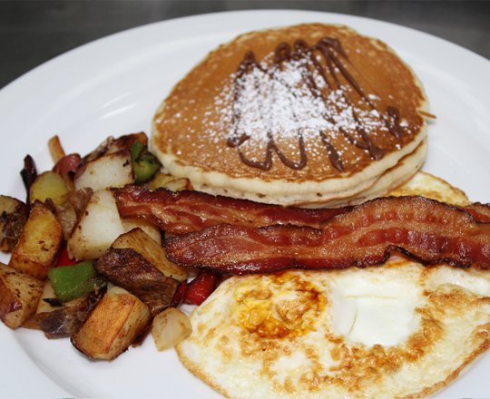 American Classic Breakfast 2 pancakes, potatoes, 2 bacons, 2 eggs